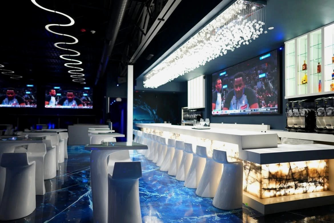 Interior do Glacier Ice Bar & Kitchen
